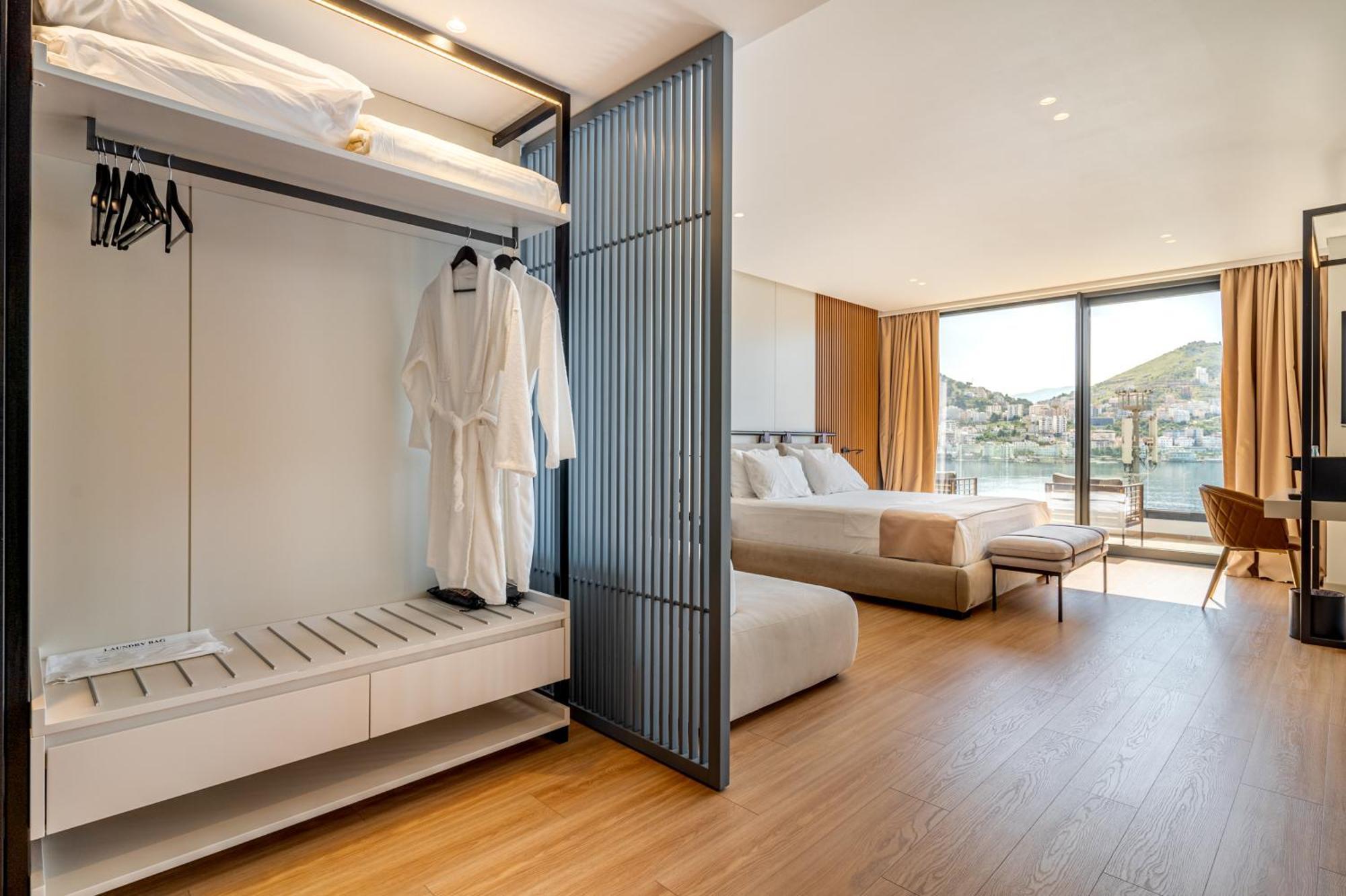 Yacht Premium Hotel Saranda Dış mekan fotoğraf